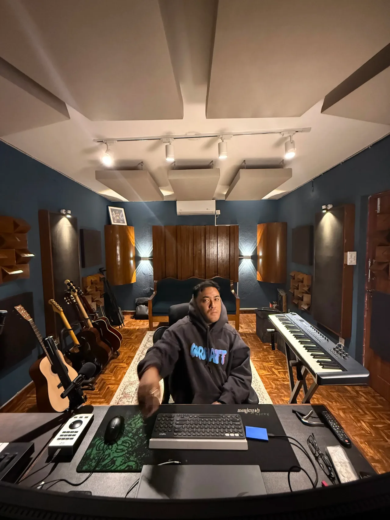Foeseal at At Foes Studio